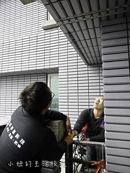 使用雷射儀來測量天花板