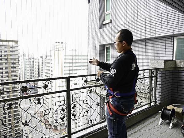 開始拉隱形鐵窗