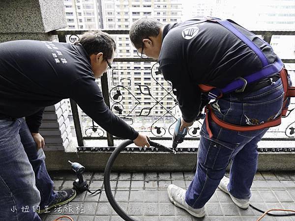 裝置隱形鐵窗前的陽台